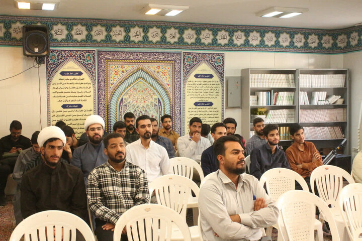 تصاویر/  سی‌ و یکمین جلسه از سلسله جلسات شرح صحیفه سجادیه در مدرسه علمیه امام مهدی (عج) کرمان