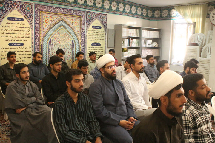 تصاویر/  سی‌ و یکمین جلسه از سلسله جلسات شرح صحیفه سجادیه در مدرسه علمیه امام مهدی (عج) کرمان
