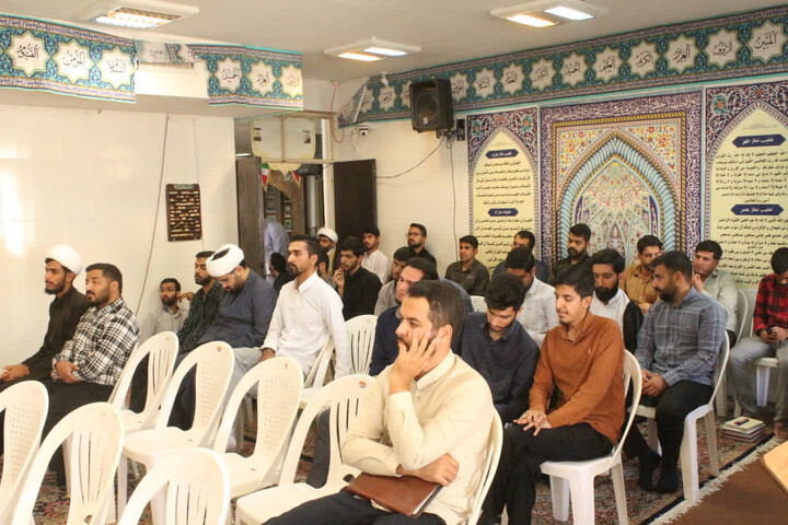 تصاویر/  سی‌ و یکمین جلسه از سلسله جلسات شرح صحیفه سجادیه در مدرسه علمیه امام مهدی (عج) کرمان