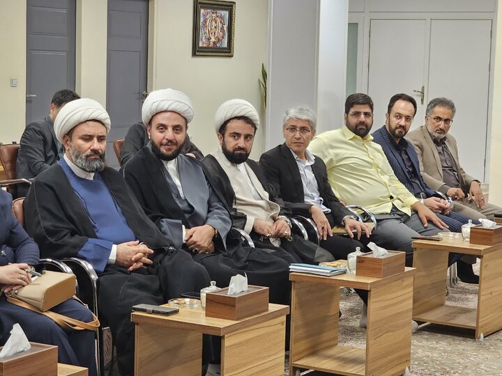 تصاویر/نشست هماهنگی دستگاه‌های اجرایی کردستان برای همایش ملی «بانوی کُرد»
