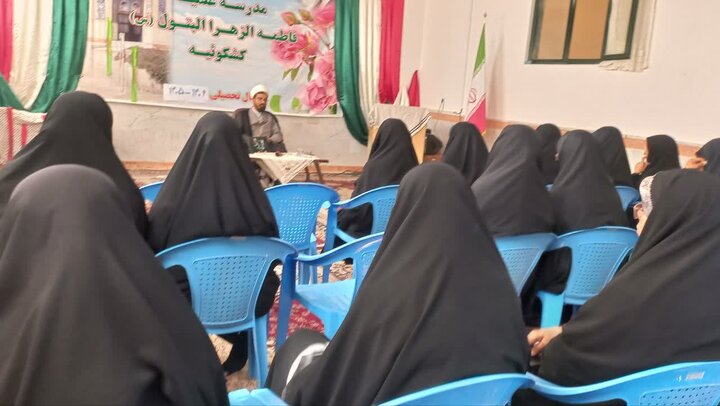 تصاویر/ جلسه توجیهی مبلغان طرح امین در مدرسه علمیه فاطمه الزهرا(س) کشکوئیه
