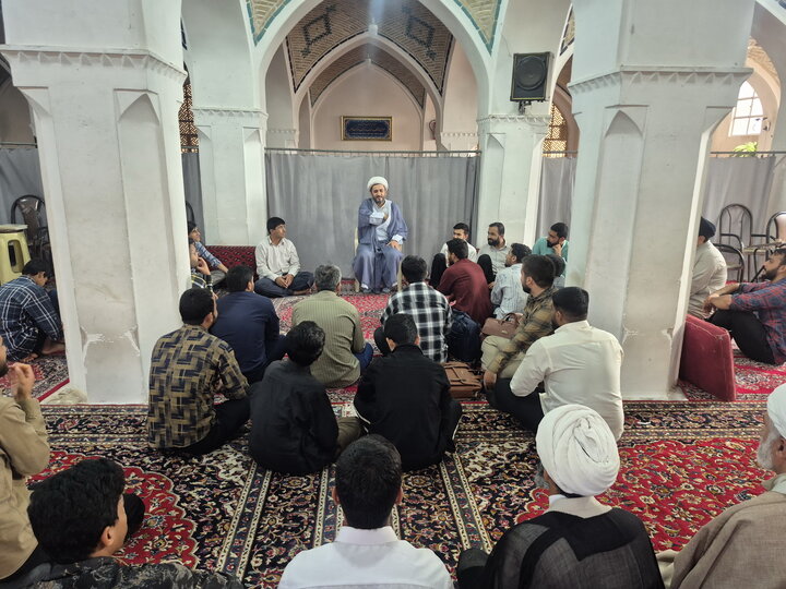 تصاویر/ نشست «تبیین سبک زندگی اسلامی با تاکید بر طب سنتی» در مدرسه علمیه آقابزرگ کاشان