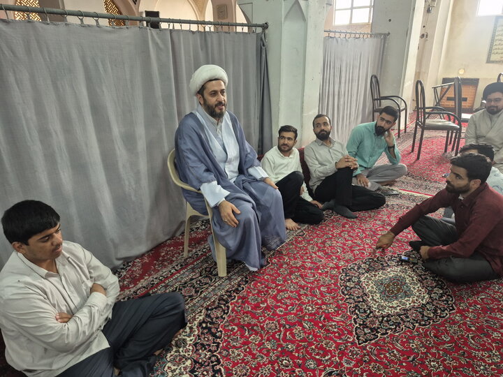 تصاویر/ نشست «تبیین سبک زندگی اسلامی با تاکید بر طب سنتی» در مدرسه علمیه آقابزرگ کاشان