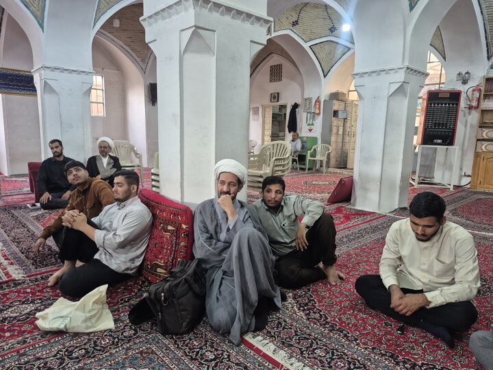 تصاویر/ نشست «تبیین سبک زندگی اسلامی با تاکید بر طب سنتی» در مدرسه علمیه آقابزرگ کاشان
