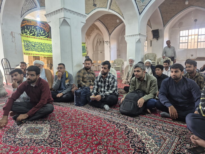 تصاویر/ نشست «تبیین سبک زندگی اسلامی با تاکید بر طب سنتی» در مدرسه علمیه آقابزرگ کاشان