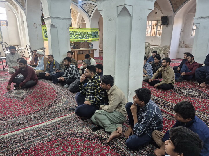 تصاویر/ نشست «تبیین سبک زندگی اسلامی با تاکید بر طب سنتی» در مدرسه علمیه آقابزرگ کاشان