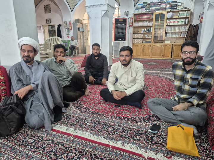 تصاویر/ نشست «تبیین سبک زندگی اسلامی با تاکید بر طب سنتی» در مدرسه علمیه آقابزرگ کاشان