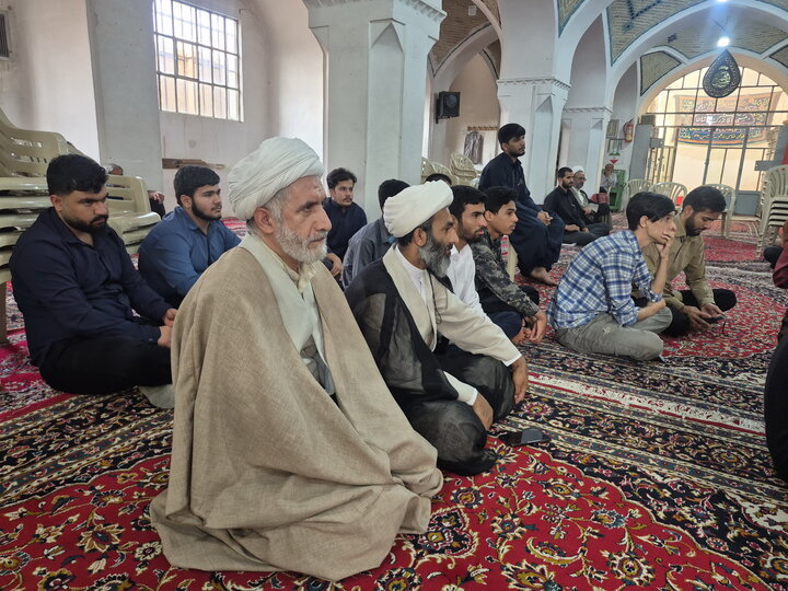 تصاویر/ نشست «تبیین سبک زندگی اسلامی با تاکید بر طب سنتی» در مدرسه علمیه آقابزرگ کاشان