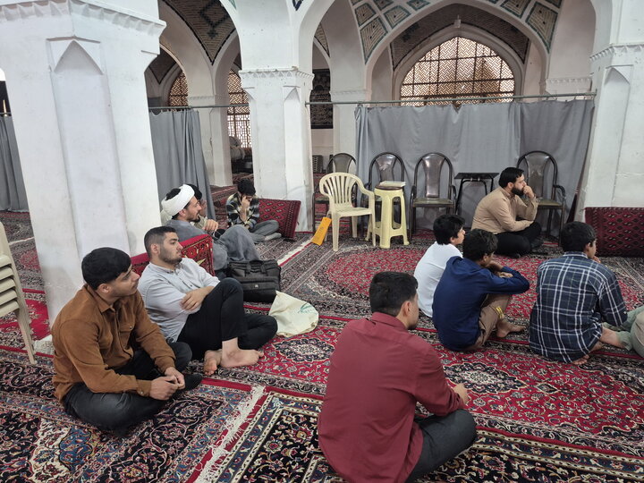تصاویر/ نشست «تبیین سبک زندگی اسلامی با تاکید بر طب سنتی» در مدرسه علمیه آقابزرگ کاشان