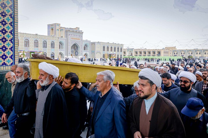 تصاویر| تشییع امام جمعه سابق بیرجند در حرم امام رضا(ع)