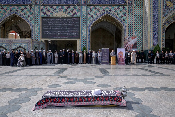 تصاویر| تشییع امام جمعه سابق بیرجند در حرم امام رضا(ع)