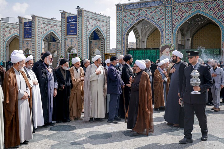 تصاویر| تشییع امام جمعه سابق بیرجند در حرم امام رضا(ع)