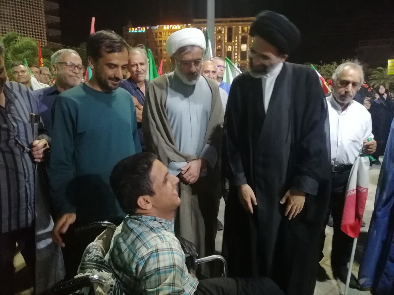 حضور مستمر امام جمعه کاشان در تجمعات شبانه مردمی+ تصاویر