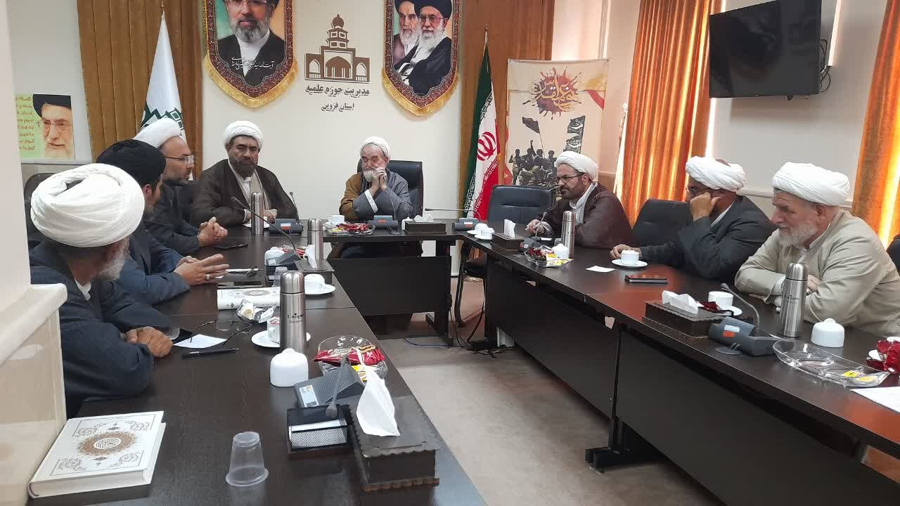 ایران اسلامی هرگز در برابر زیادهخواهی قدرتهای سلطهگر تسلیم نخواهد شد/رهبر معظم انقلاب اسلامی ادامه دهنده آرمانهای رهبر شهید است