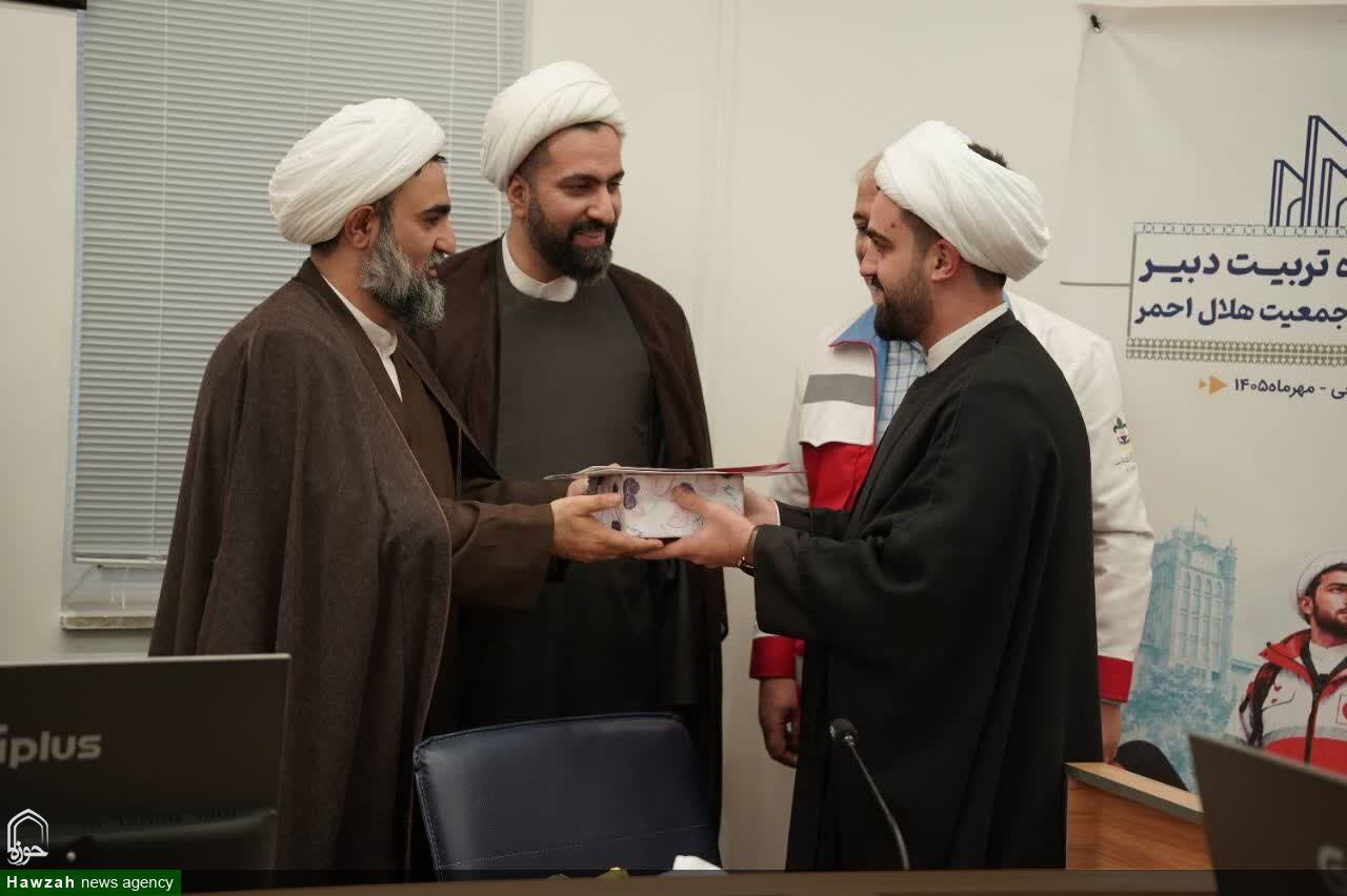 نشست مشترک جمعیت هلال‌احمر و حوزه علمیه آذربایجان‌شرقی با انعقاد تفاهم‌نامه همکاری