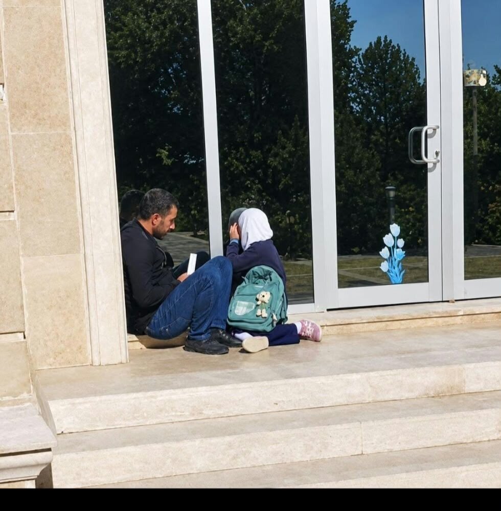 Solidaridad de los estudiantes azerbaiyanos con sus compañeras con hiyab: No a la prohibición del velo en las escuelas