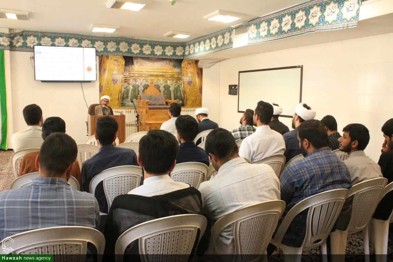 تصاویر/ سی‌ و یکمین جلسه از سلسله جلسات شرح صحیفه سجادیه در مدرسه علمیه امام مهدی (عج) کرمان