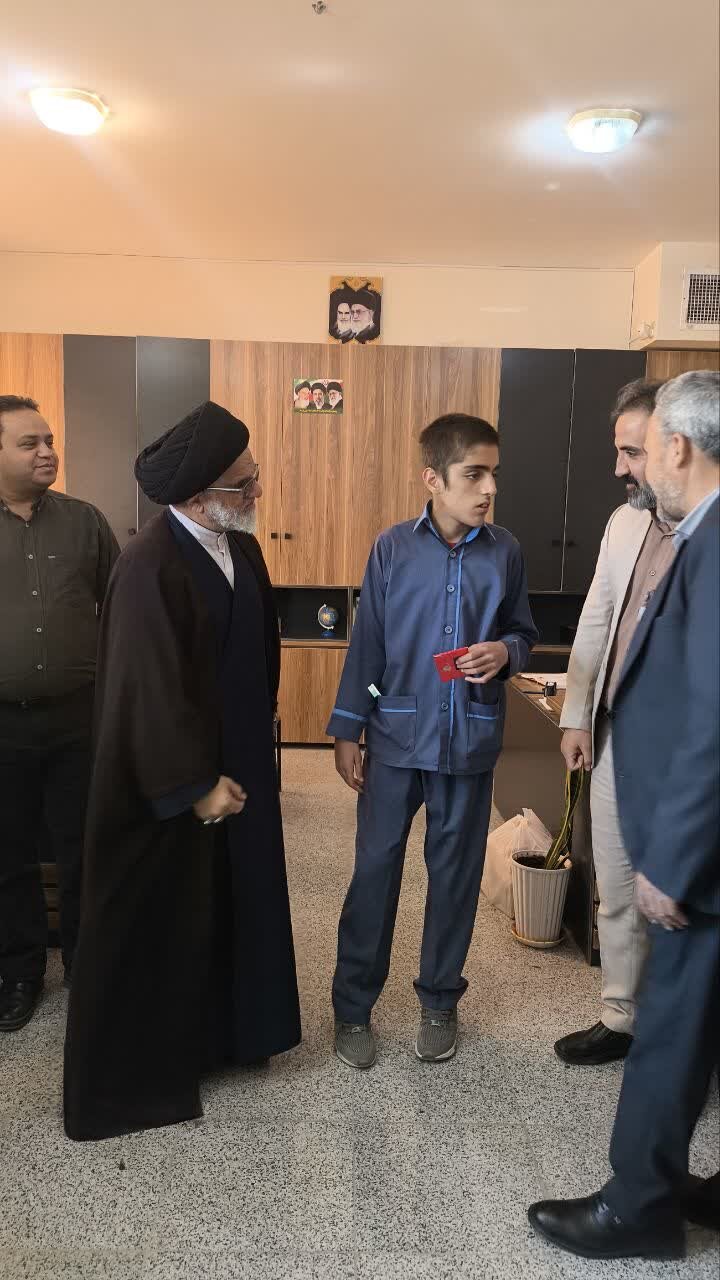 حضور امام جمعه نطنز در مدرسه استثنایی حاج قنبر رضاخواه کازرونی