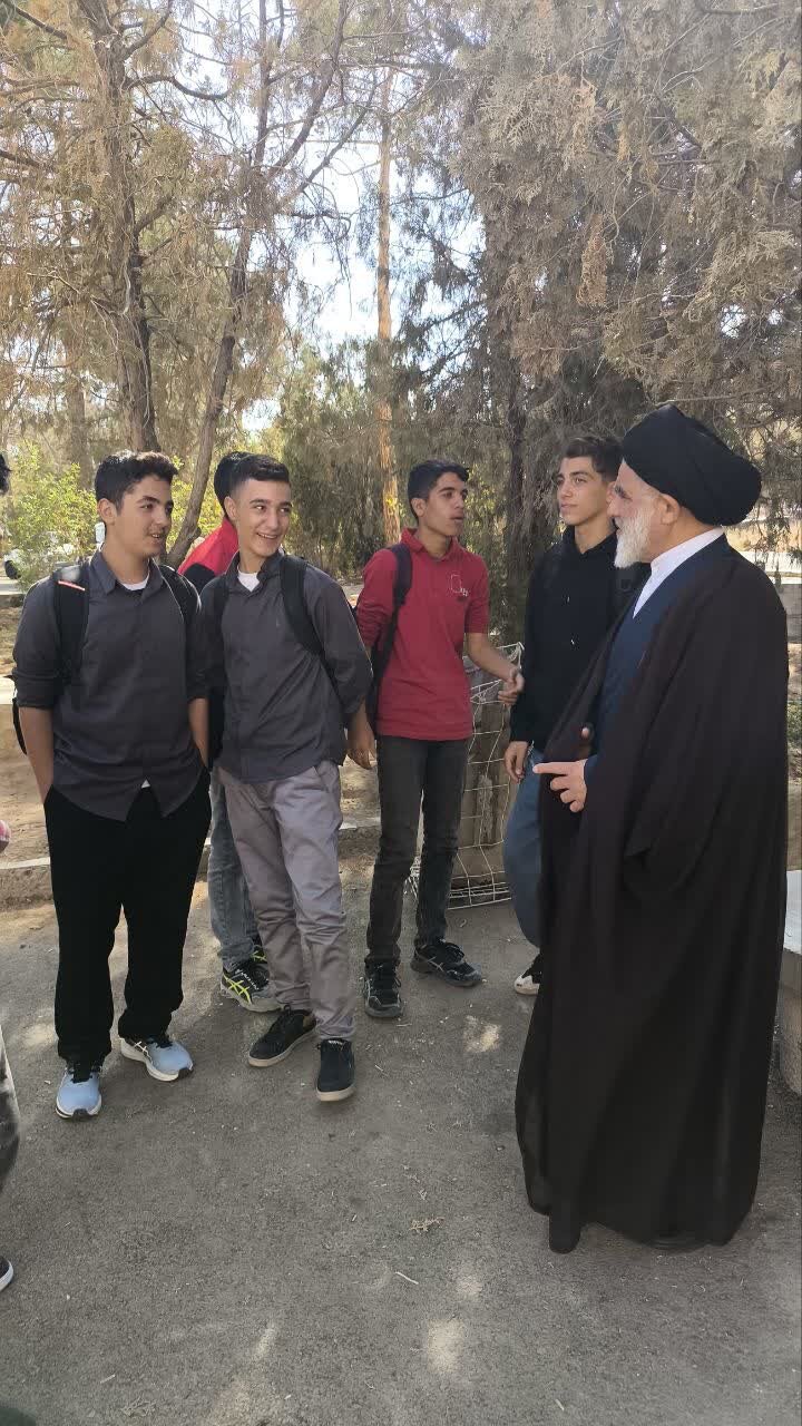 حضور امام جمعه نطنز در مدرسه استثنایی حاج قنبر رضاخواه کازرونی