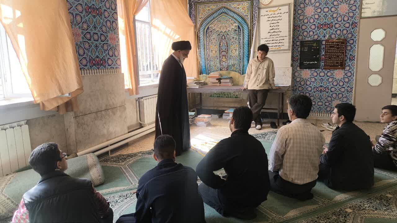 حضور امام جمعه نطنز در مدرسه استثنایی حاج قنبر رضاخواه کازرونی+تصاویر