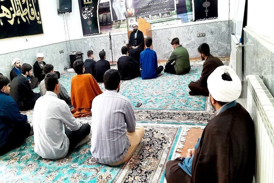 تأکید مدیر مدرسه علمیه هرسین بر جایگاه والای طلبگی و تشریح محورهای کلیدی 