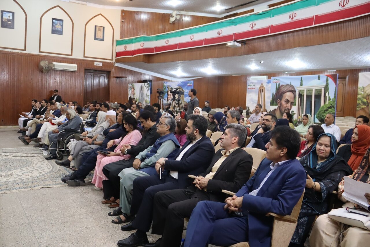 کراچی میں حافظ شیرازی کی یاد میں ادبی تقریب؛فارسی و اردو ادب کے تاریخی روابط اور ایران_پاکستان کے مشترکہ تہذیبی ورثے کو اجاگر کیا گیا