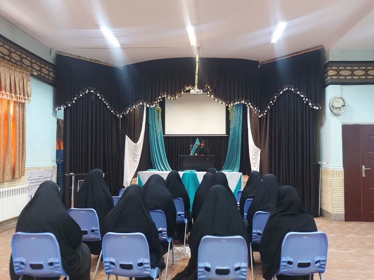 ضرورت بهره گیری طلاب از مهارت های ارتباطی بر پایه منابع اسلامی