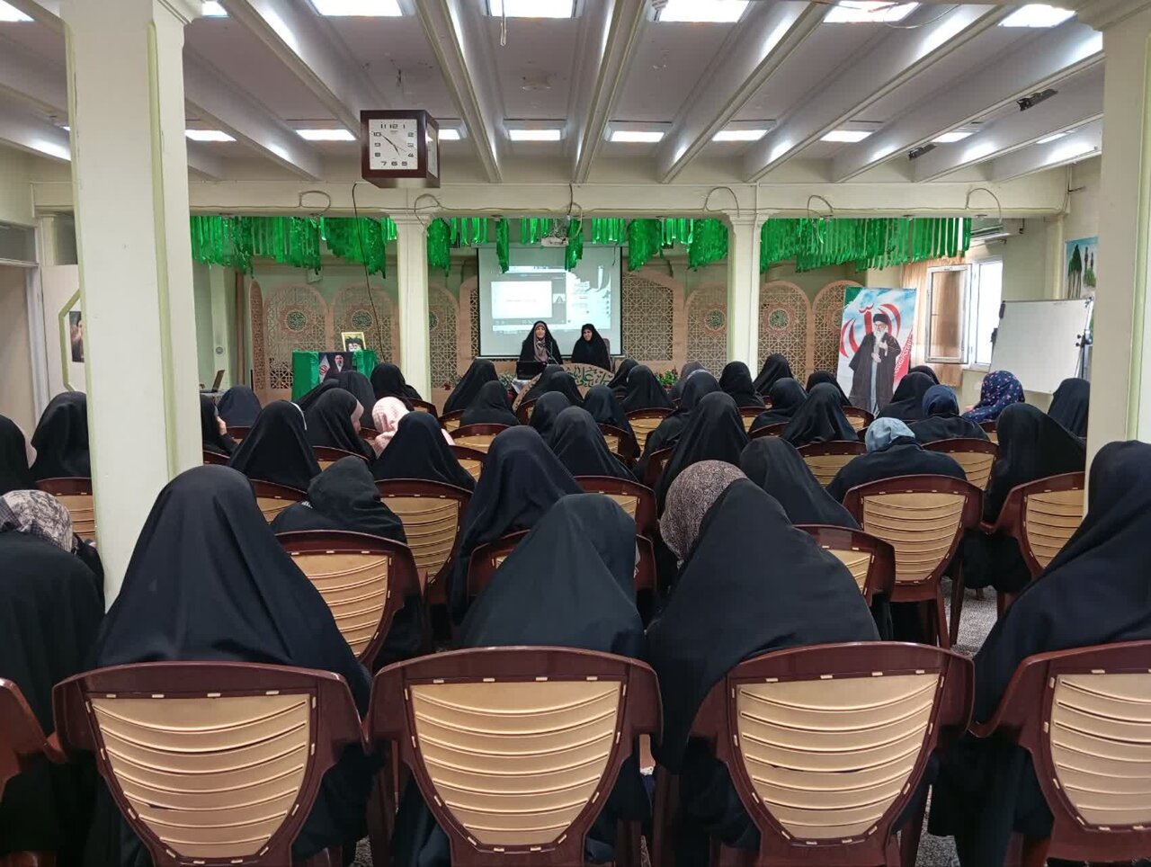 ابعاد حقوقی و اجتماعی پدیده کشف حجاب بررسی شد