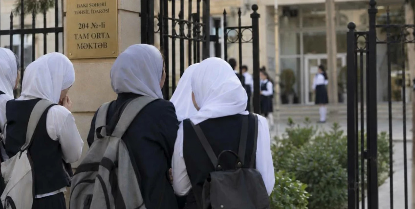 أزمة منع الحجاب في مدارس أذربيجان.. إبعاد معلمات عن العمل واعتقال 37 شخصًا