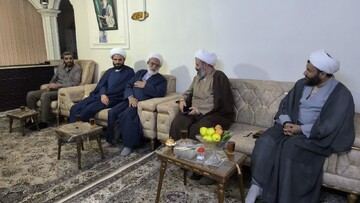 تجلیل مدیرکل مرکز خدمات حوزه علمیه همدان از روحانی پیشکسوت