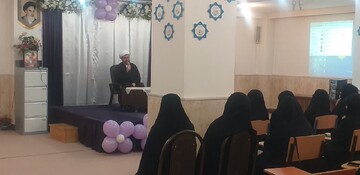 علم بدون خودسازی انسان را به سوی نگاه مادی و تک بعدی می‌برد