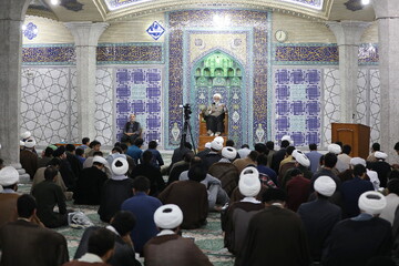 تصاویر/ درس اخلاق آیت الله شب زنده دار در مدرسه علمیه فیضیه