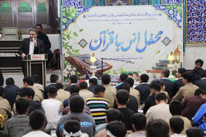 برگزاری محفل انس با قرآن کریم در ملایر