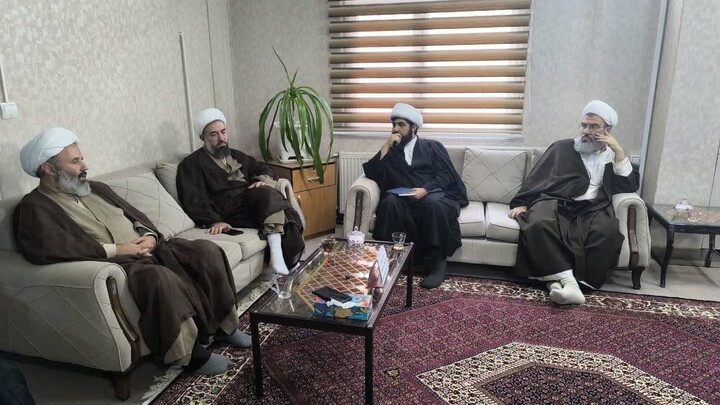 تصاویر / سفر دبیر قرارگاه جهادی پیامبر اعظم مرکز خدمات کشور به همدان