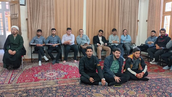 تصاویر / برگزاری نخستین نشست علمی-تخصصی حوزه علمیه طالبیه تبریز با موضوع بررسی حکم قتل فرزند توسط پدر