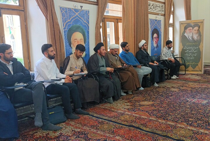 تصاویر / برگزاری نخستین نشست علمی-تخصصی حوزه علمیه طالبیه تبریز با موضوع بررسی حکم قتل فرزند توسط پدر