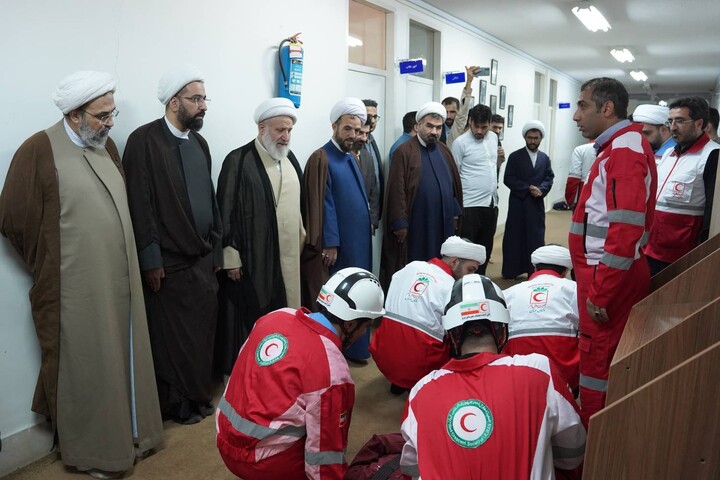 تصاویر /  بازدید مسئولان حوزه نمایندگی ولی‌فقیه در هلال‌احمر از کانون طلاب برادران تبریز