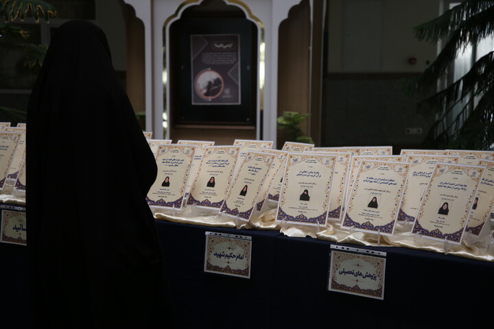 بازدید از نمایشگاه هجدهمین جشنوارۀ علمی پژوهشی بانوی کرامت