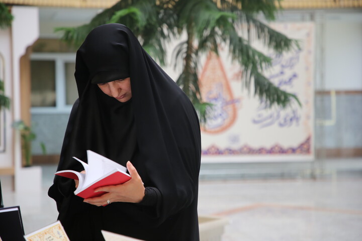 بازدید از نمایشگاه هجدهمین جشنوارۀ علمی پژوهشی بانوی کرامت