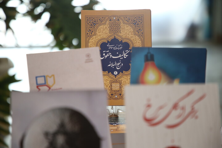 بازدید از نمایشگاه هجدهمین جشنوارۀ علمی پژوهشی بانوی کرامت
