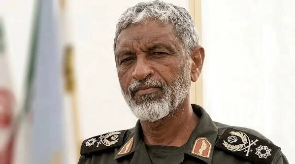 IRGC Navy chief: US flies jets to smuggle tankers, at a steep cost
