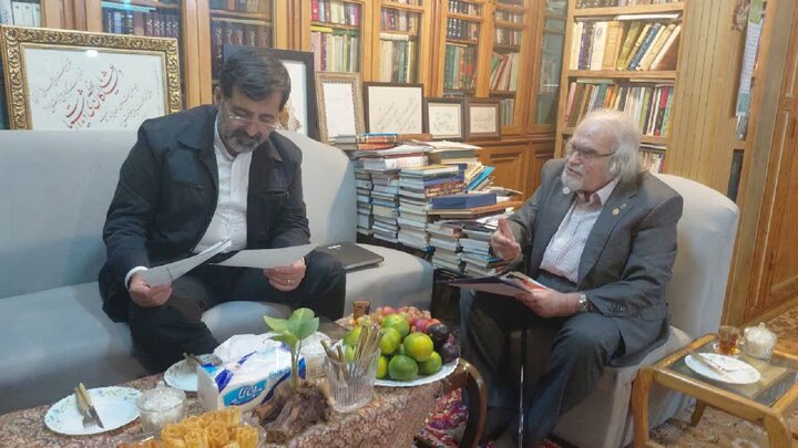 استاندار قم با پدر شعر آیینی ایران دیدار و گفتگو کرد