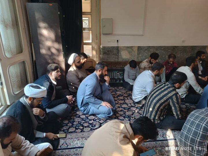 تصاویر/جلسه درس اخلاق مدرسه علمیه امام صادق(ع)بروجرد