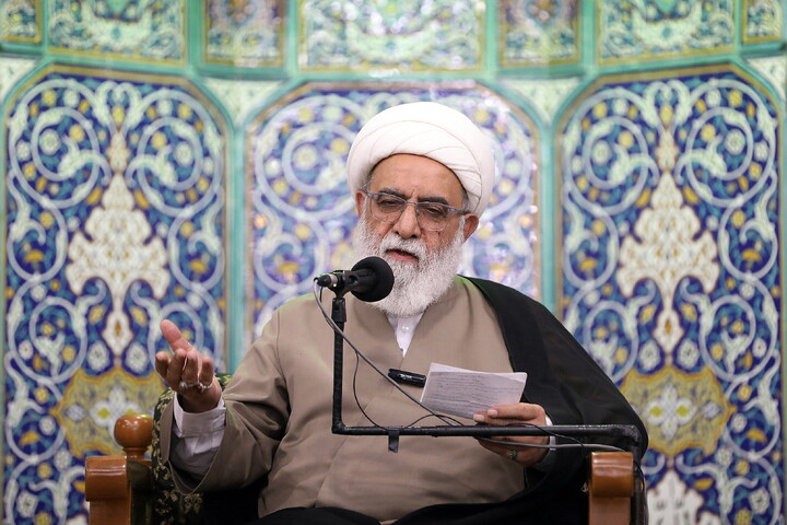 Qom : un haut dignitaire religieux appelle les autorités azerbaïdjanaises à revenir sur les restrictions visant les femmes voilées