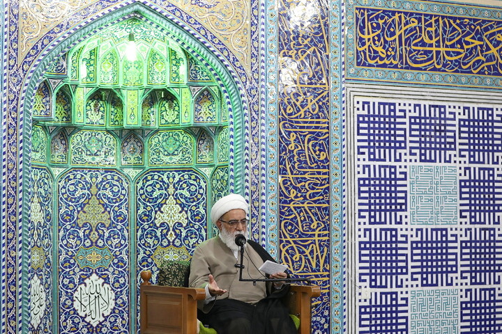 تصاویر/ درس اخلاق آیت الله شب زنده دار در مدرسه علمیه فیضیه