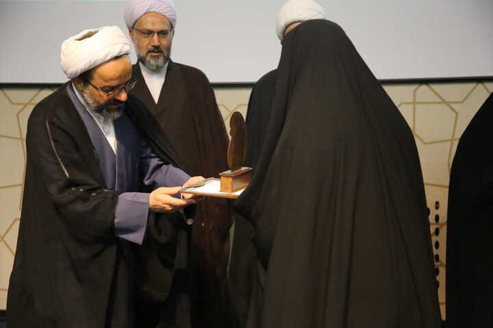 آئین اختتامیۀ هجدهمین جشنوارۀ علمی پژوهشی بانوی کرامت
