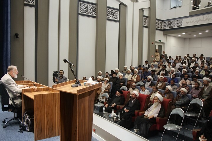 نشست نامه های امام شهید