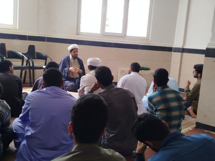 تصاویر/ برگزاری دومین جلسه درس اخلاق در مدرسه علمیه امیرالمومنین (ع) رودبارجنوب
