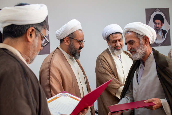 تصاویر/ مراسم تجلیل از پیشکسوتان دفاع مقدس حوزه علمیه استان کرمان