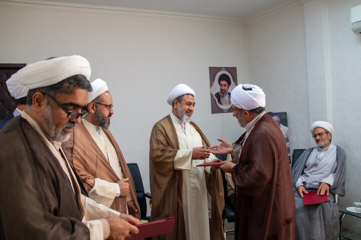تصاویر/ مراسم تجلیل از پیشکسوتان دفاع مقدس حوزه علمیه استان کرمان